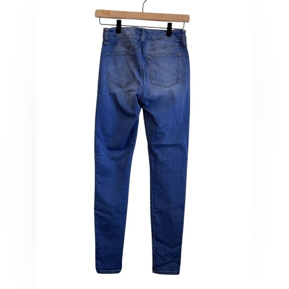 Celebrity Pink Mid Rise Skinny - Picture 2 of 2